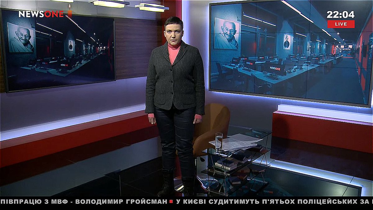 Савченко высмеяли в Сети за "древних украинцев" и костюм не по размеру
