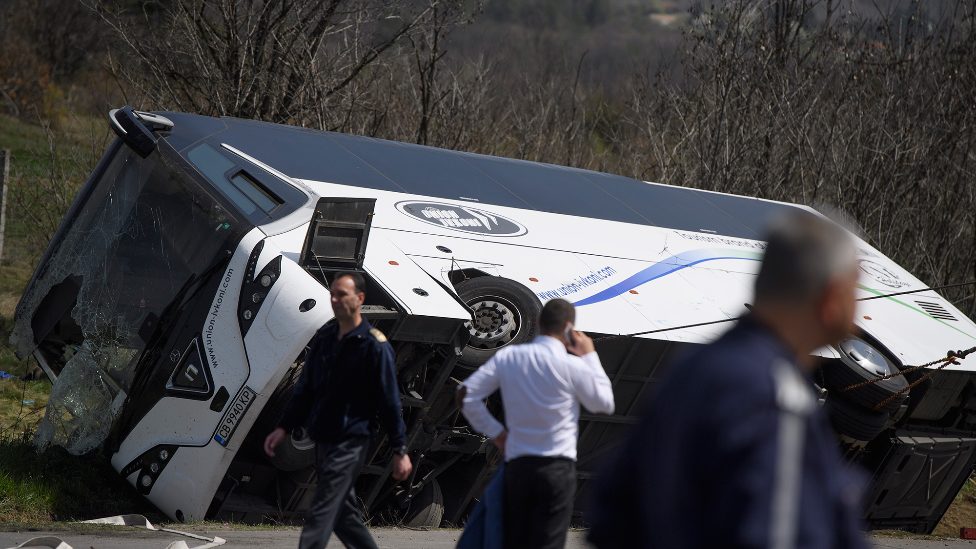 6 погибших, 22 раненых: в Болгарии автобус перевернулся, столкнувшись с машиной