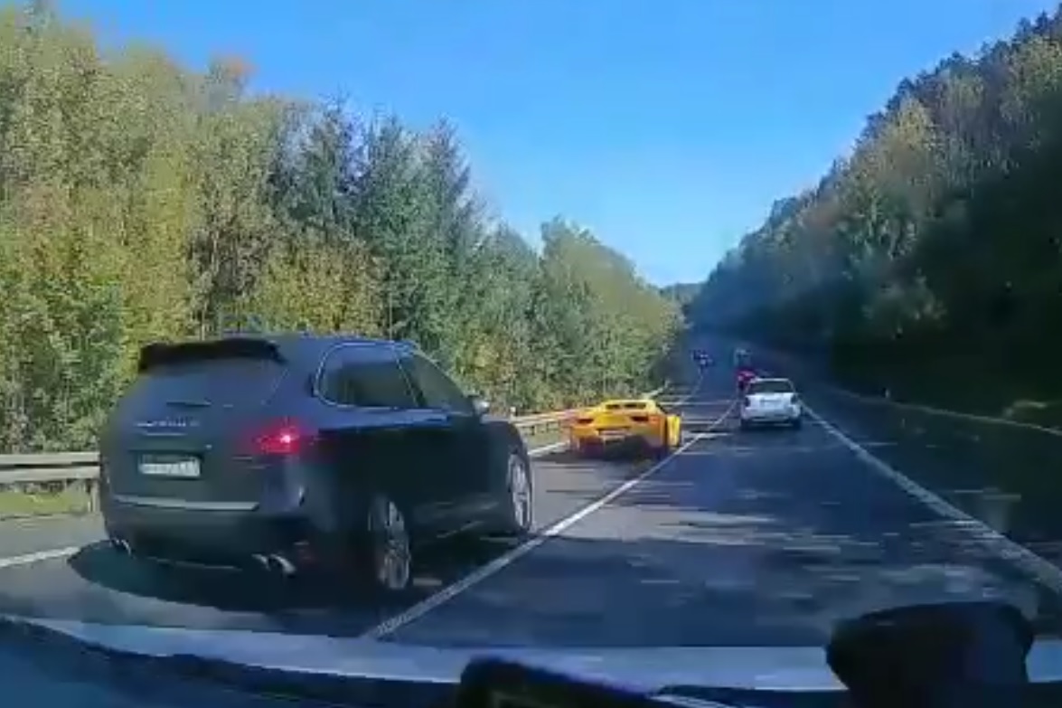 Польские лихачи на Porsche, Ferrari и Mercedes устроили смертельное ДТП на трассе. Видео