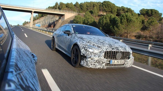 Mercedes-Benz заканчивает тесты "убийцы Porsche Panamera"