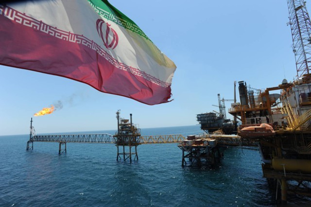 ЕС перестанет платить за иранскую нефть долларами