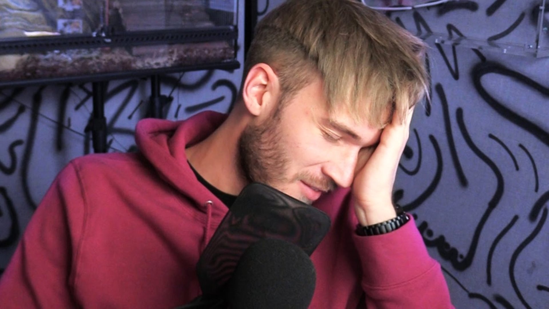 Звезды YouTube утверждают, что "сгорают" на работе