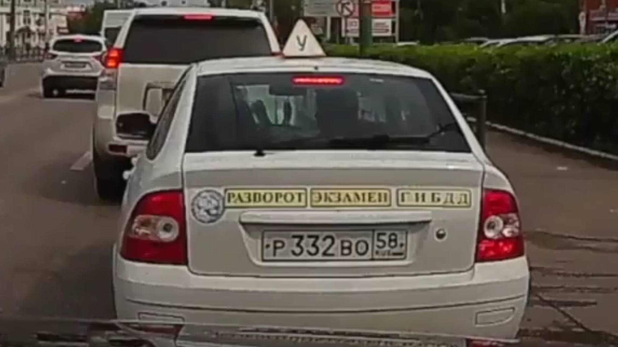 Пензенский автоинструктор бутылкой вбивал знания в голову ученика