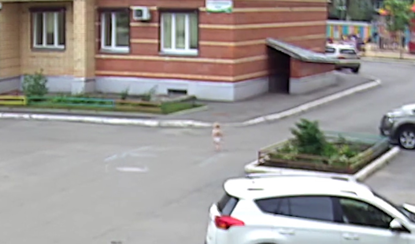 Полуторагодовалый малыш "сбежал" из частного детского сада в Вологде. Видео