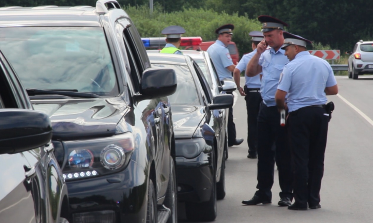 Полицейские оперативно разобрались с нарушителями из свадебного кортежа в Калининграде
