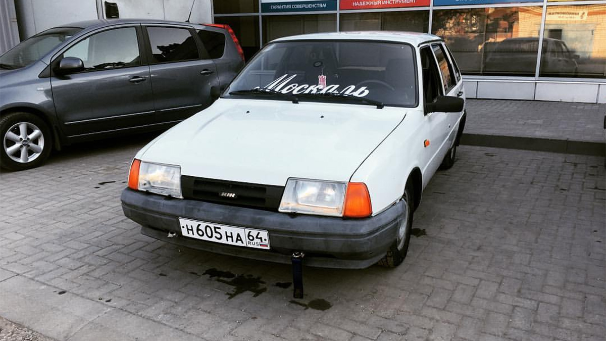 В Балакове мужчина в "папахе, как у Хабиба" напал на отстреливающегося водителя автобуса. Видео