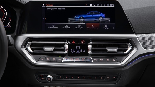 Первый обзор и тест-драйв новейшего BMW 3 Серии G20 (видео)