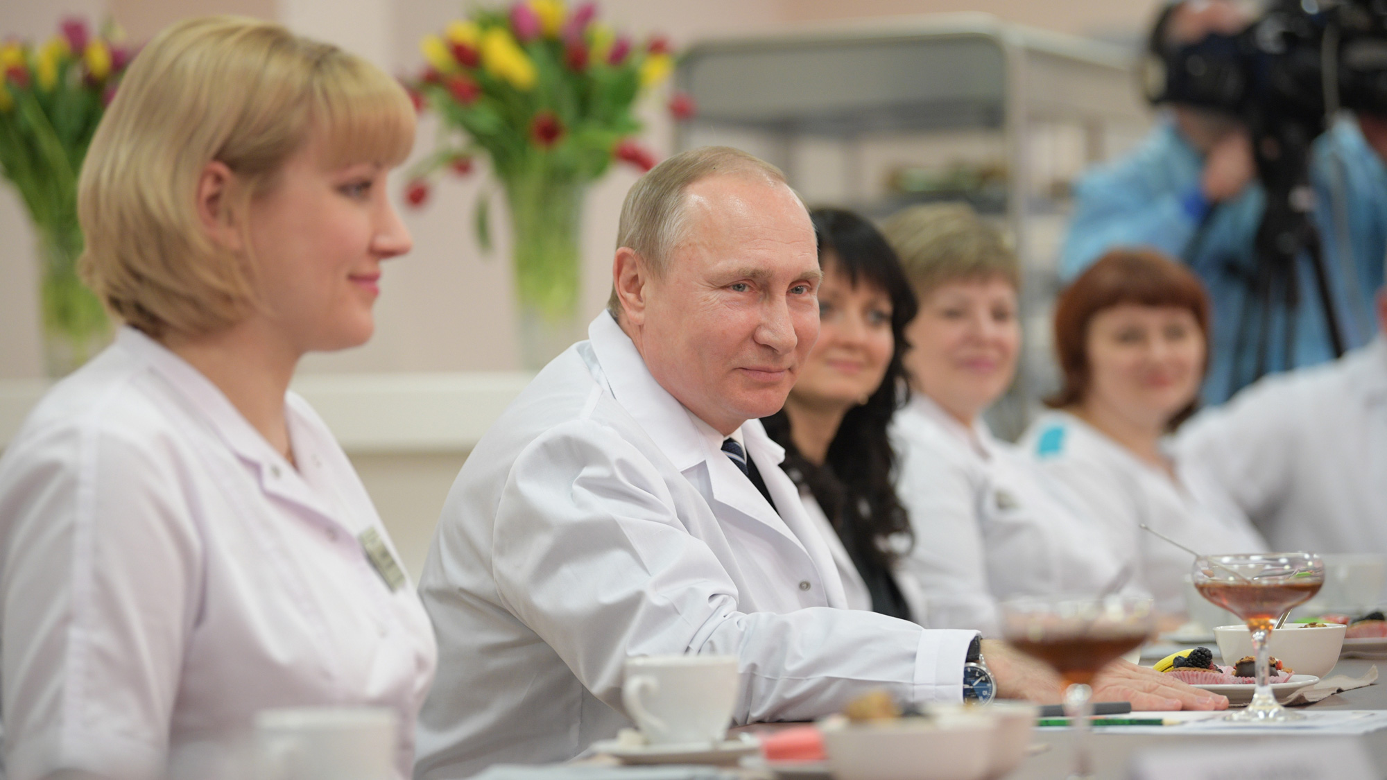 Путин доволен "Ладой Калиной" и поддержкой демографии