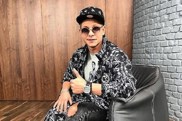 Известный певец отремонтировал свой новый коттедж