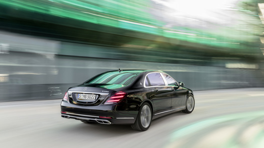 В России начали продавать обновленный "шестисотый" Mercedes-Benz