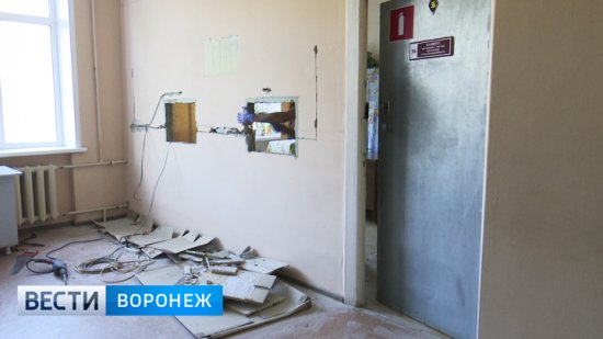 В поликлинике Воронежа поднимут окна после фото с пациентом, вставшим на колени
