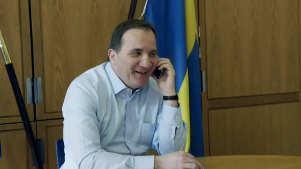 Премьер не смог заслужить доверие участников акции "Телефон Швеции"