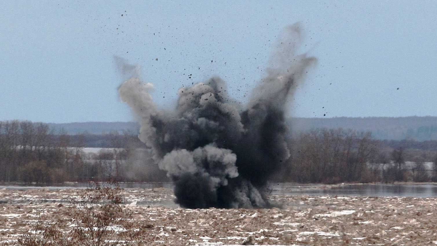 Су-34 сбросит 8 фугасов на ледяной затор в Архангельской области