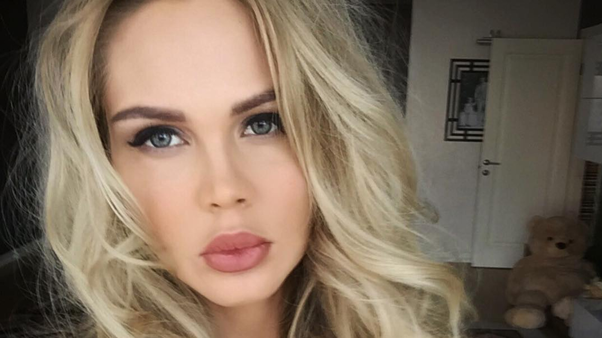 Жена Погребняка шокировала подписчиков баулом за миллион