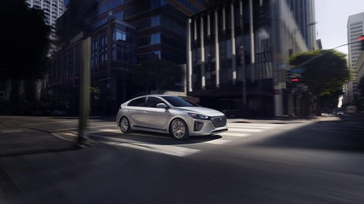 Hyundai привезла в Нью-Йорк "зеленое трио" Ioniq