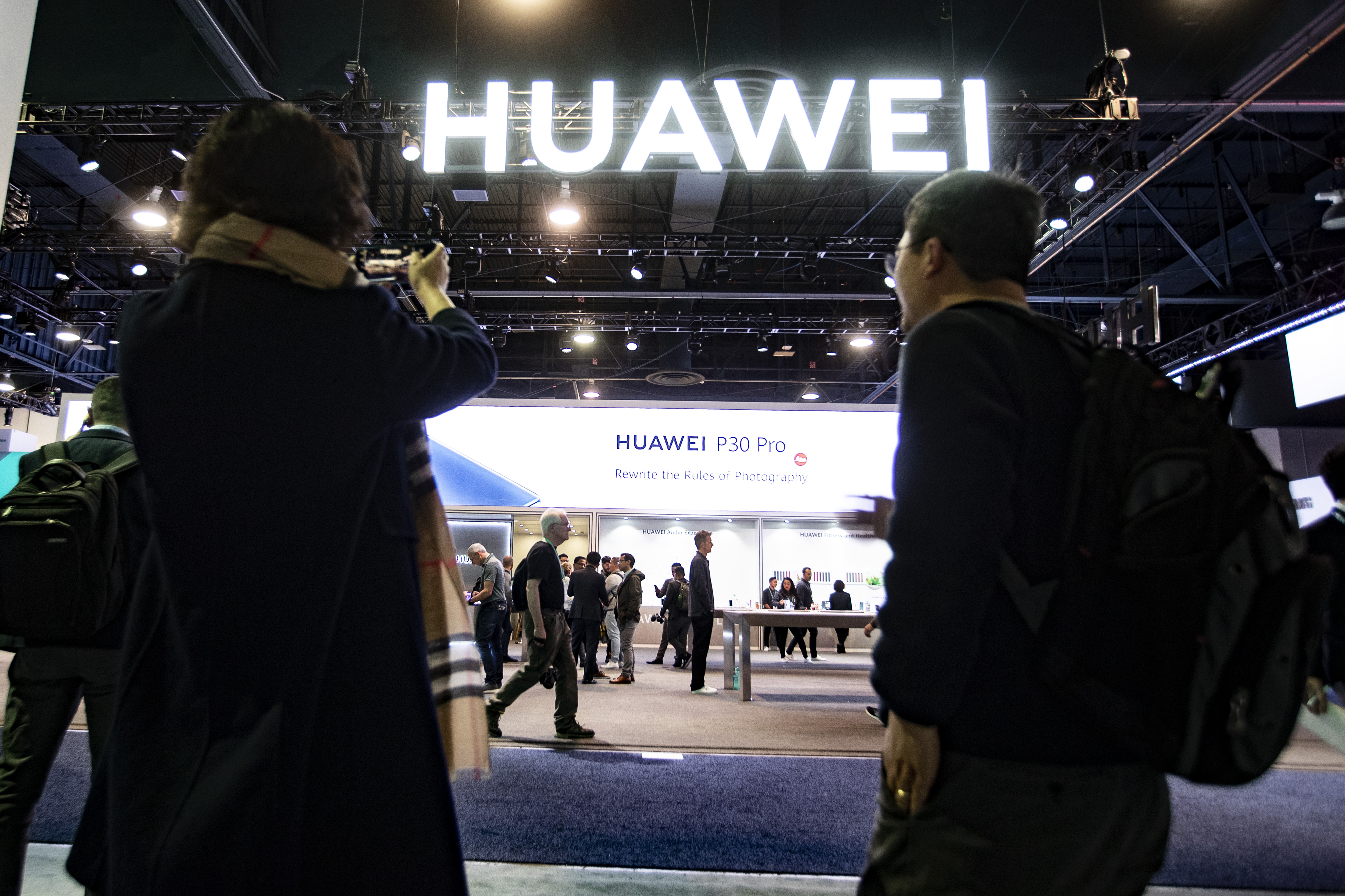 Компании США обязали сообщать об использовании оборудования Huawei и ZTE