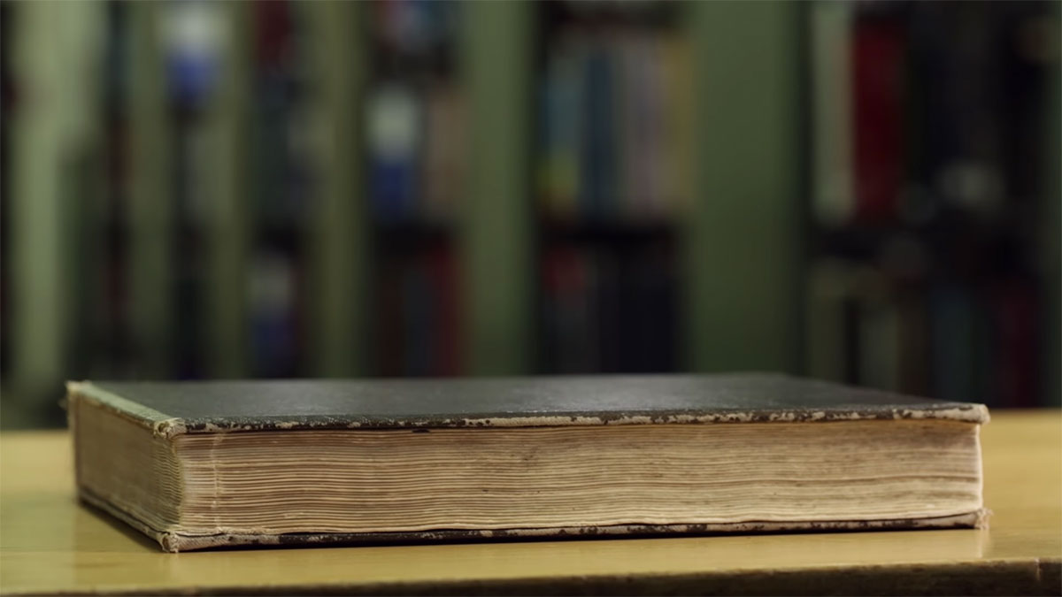 Инженеры научились читать закрытые книги. Видео