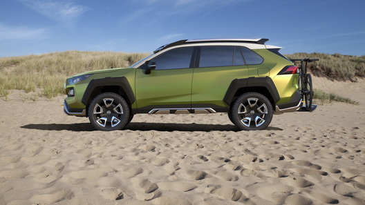 Toyota представила "приключенческий" концепт с ночным "зрением"
