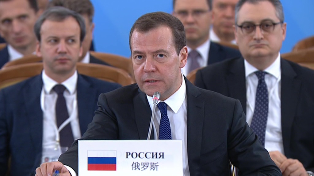Медведев: ИГИЛ получило сокрушительный удар, но все еще опасно