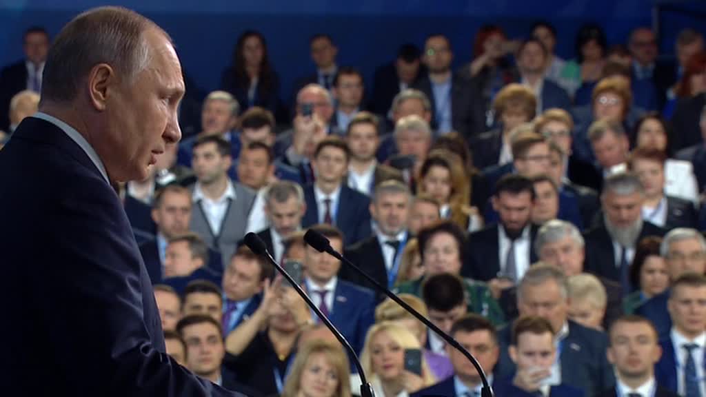 Путин: Россия преодолела, казалось бы, непреодолимые проблемы в экономике