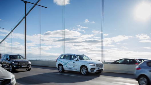 Volvo выпустит сотню беспилотников на дороги Китая