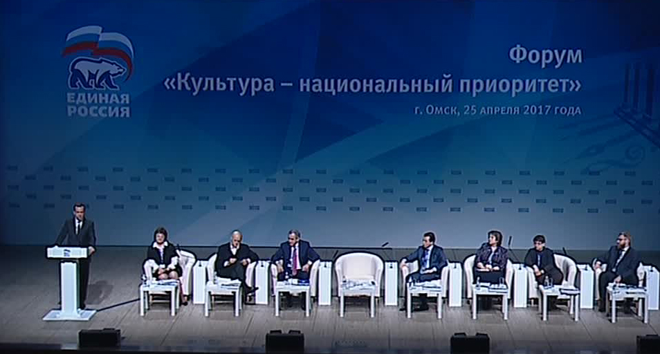 Премьер не знает, сколько читают американцы, но он читает больше