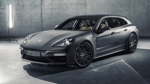 Стартовало производство нового суперуниверсала от Porsche