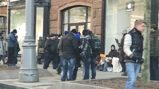 "Мосгортранс" согреет стоящих в очереди за iPhone X