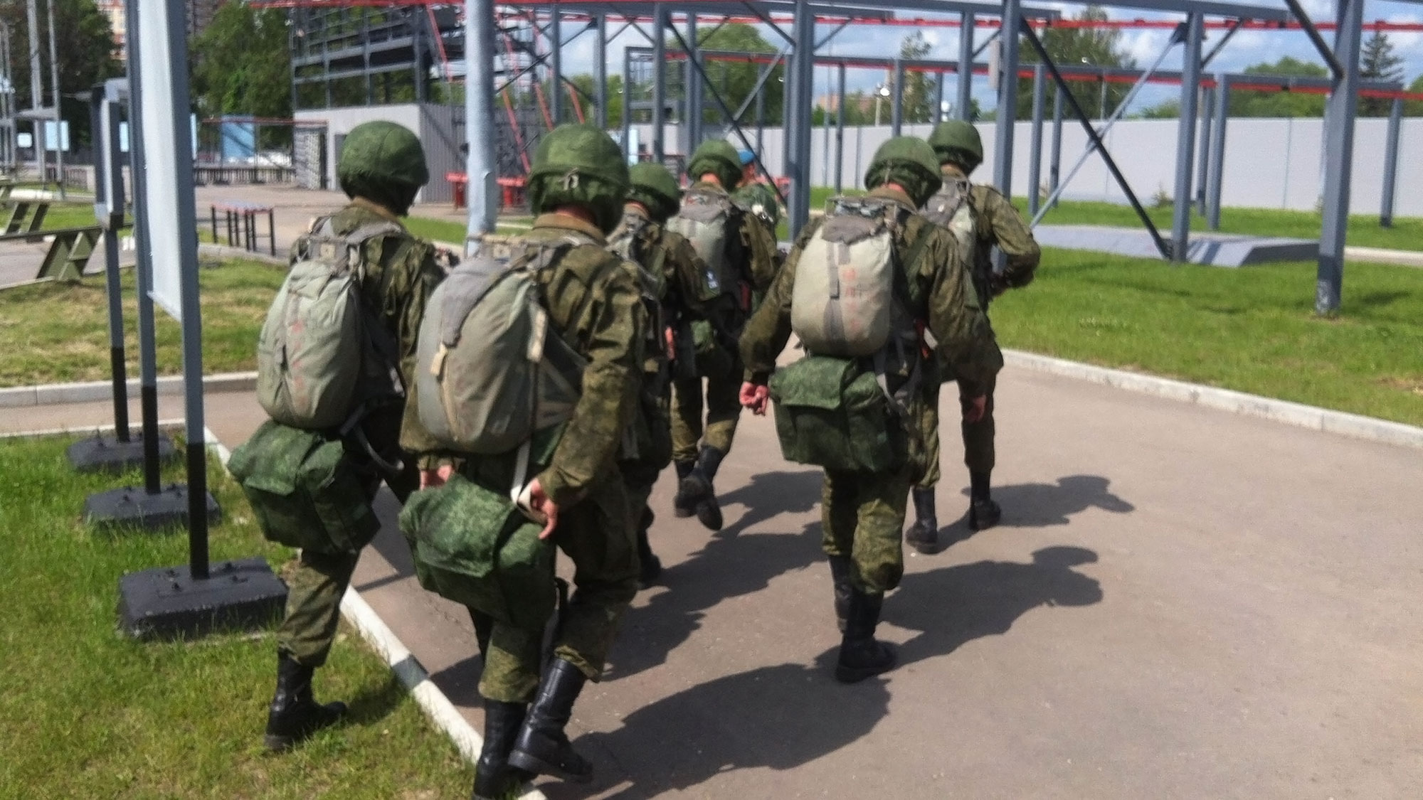 "Операция Шторм". День третий: парашютная подготовка и демонстрация оружия