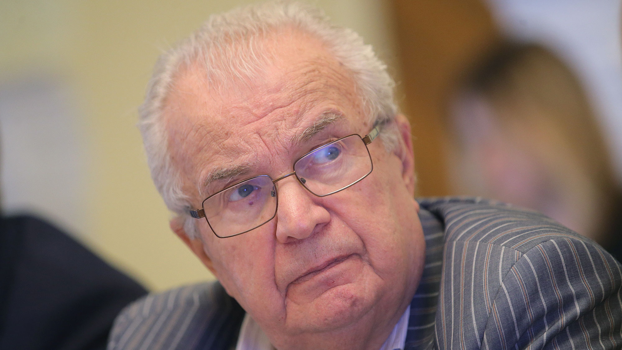 Эмилю Кио стало плохо во время чтения доклада