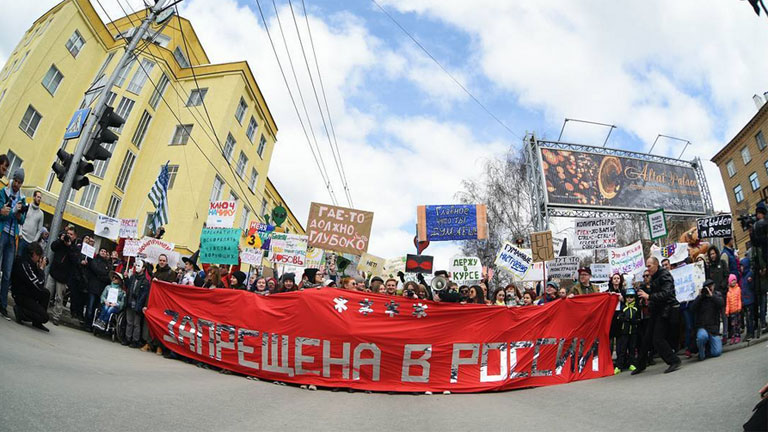 В Новосибирске прошла снежная "Монстрация"