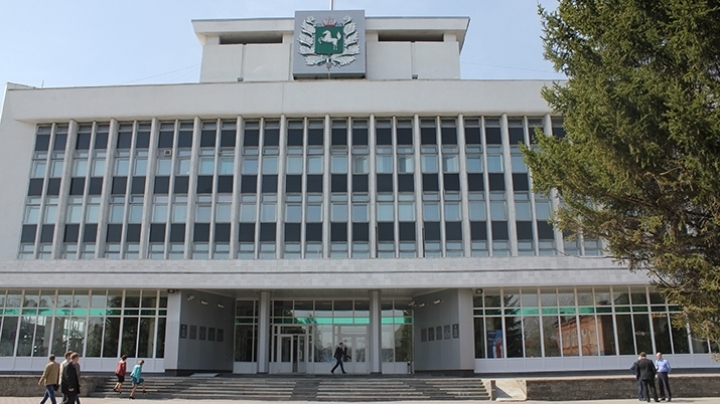 Томские власти объяснили закупку водки и коньяка подведомственной столовой