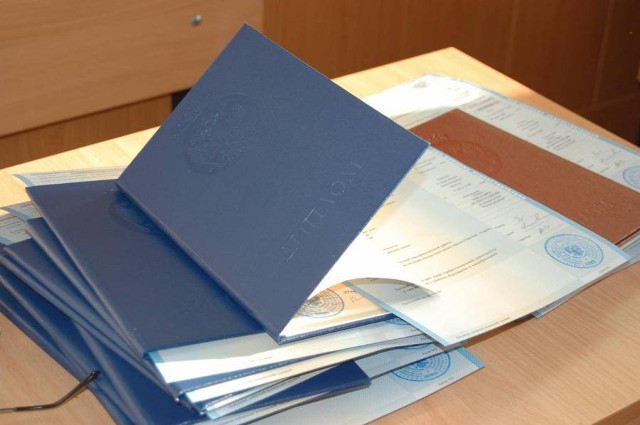 В РФ ужесточат наказание за сбыт фальшивых дипломов