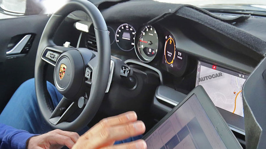 Новый Porsche 911 сохранит аналоговые приборы – но лишь частично