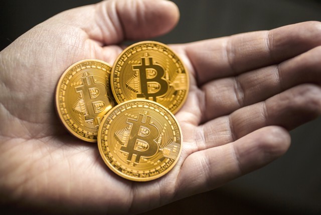 Минфин объяснил как платить налог с биткоинов