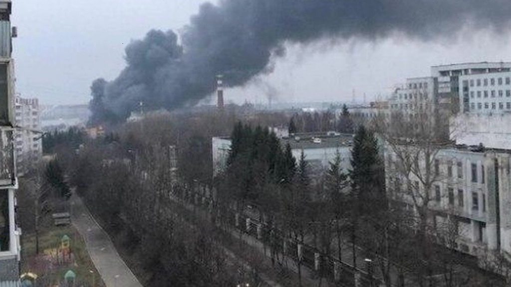 В Новой Москве загорелся и обрушился ангар с радиоэлектроникой