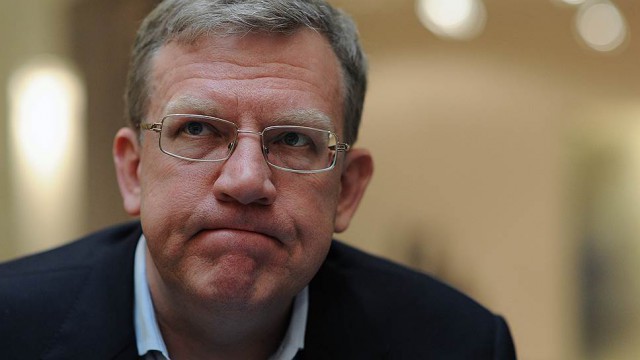 Кудрин назвал позором двукратное падение рубля