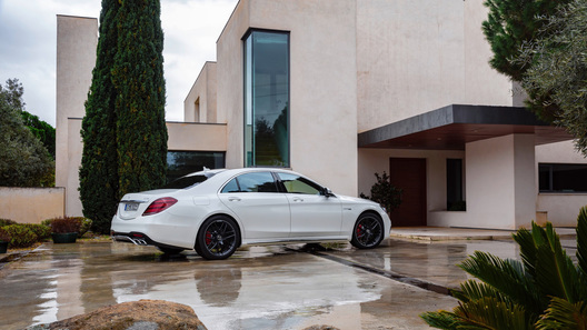 Тест обновленного Mercedes-Benz S-Класса: сохранил ли флагман свой престол?