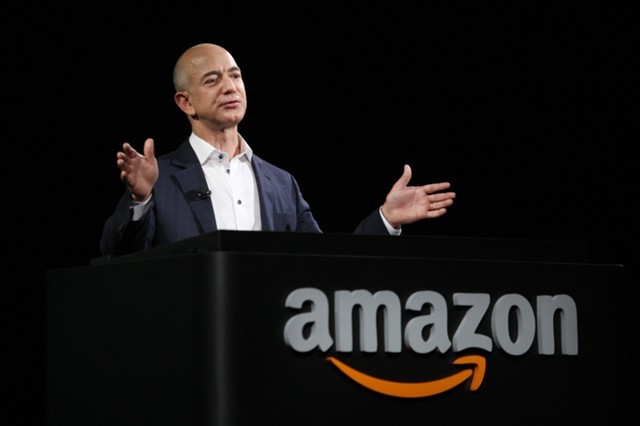 Безос продал еще 1 млн акций Amazon - на максимумах
