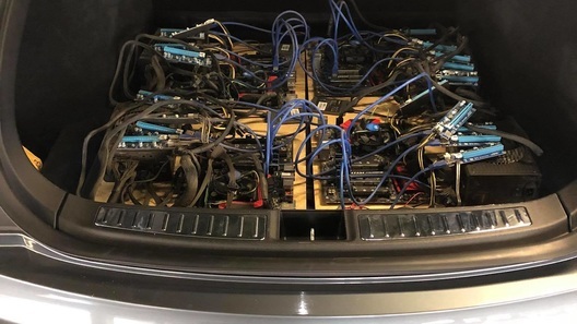 Электромобиль Tesla запитал ферму для майнинга криптовалют