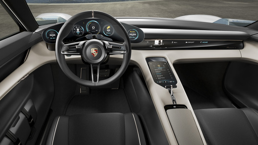 Стали известны подробности о первом электромобиле Porsche
