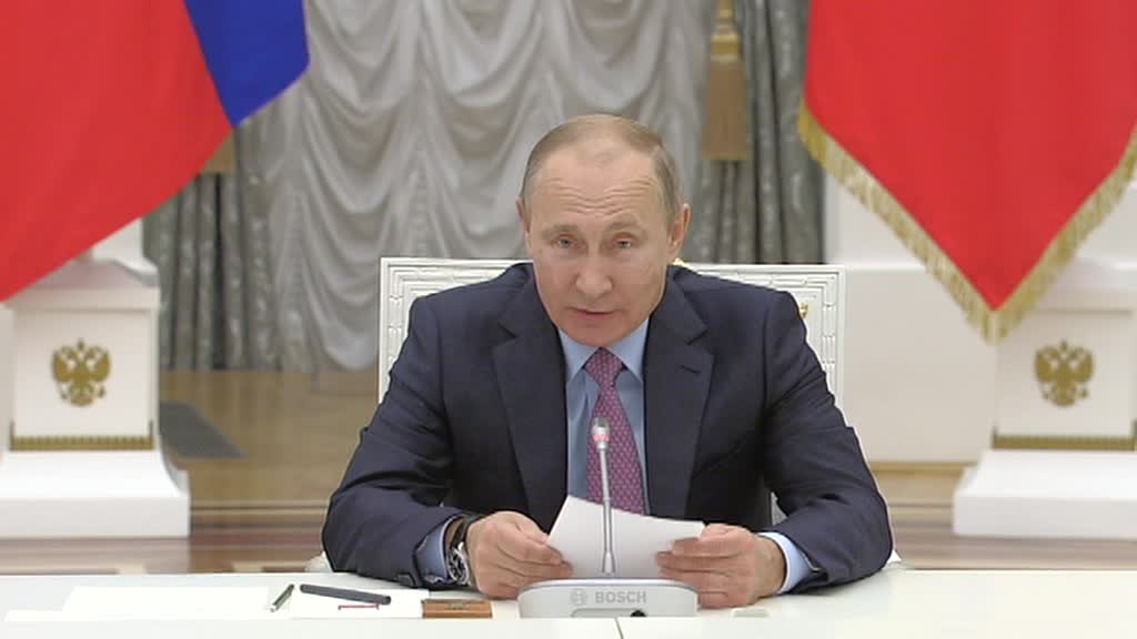 Путин назвал стабильность конституционных норм составляющей успеха страны