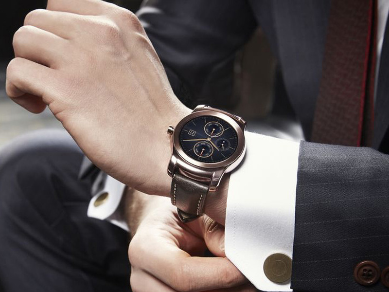 LG начала продажи "умных" часов Urbane