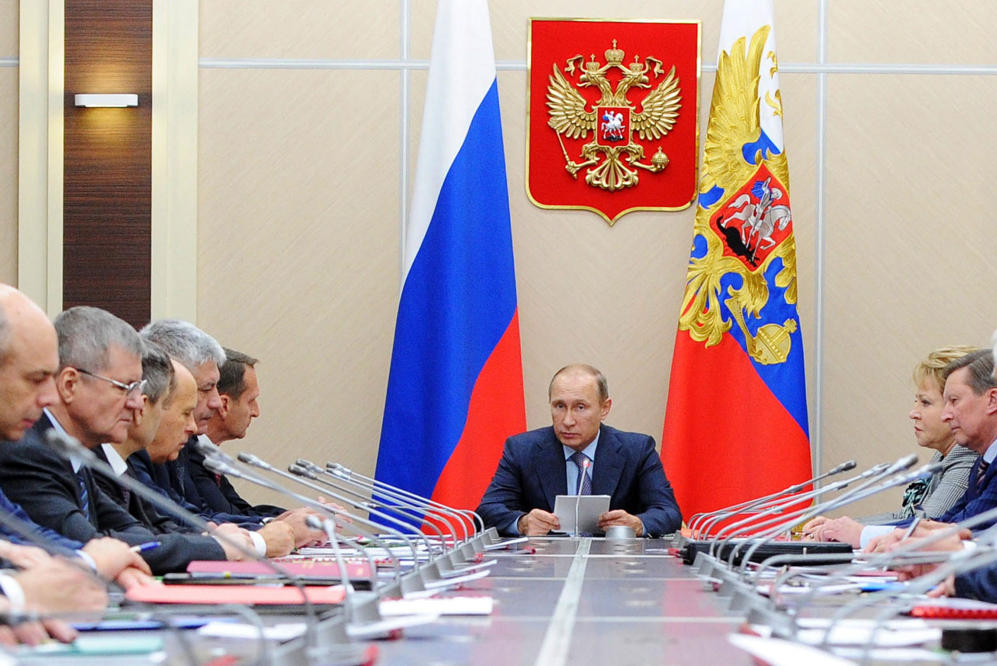 Путин поручил защитить россиян от биологических и химических угроз
