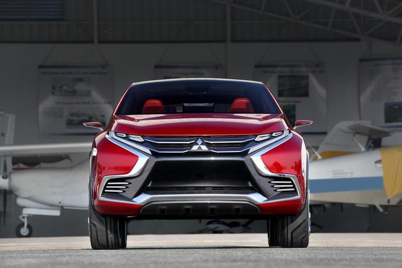 Mitsubishi привезет в Женеву новое "лицо" своих кроссоверов
