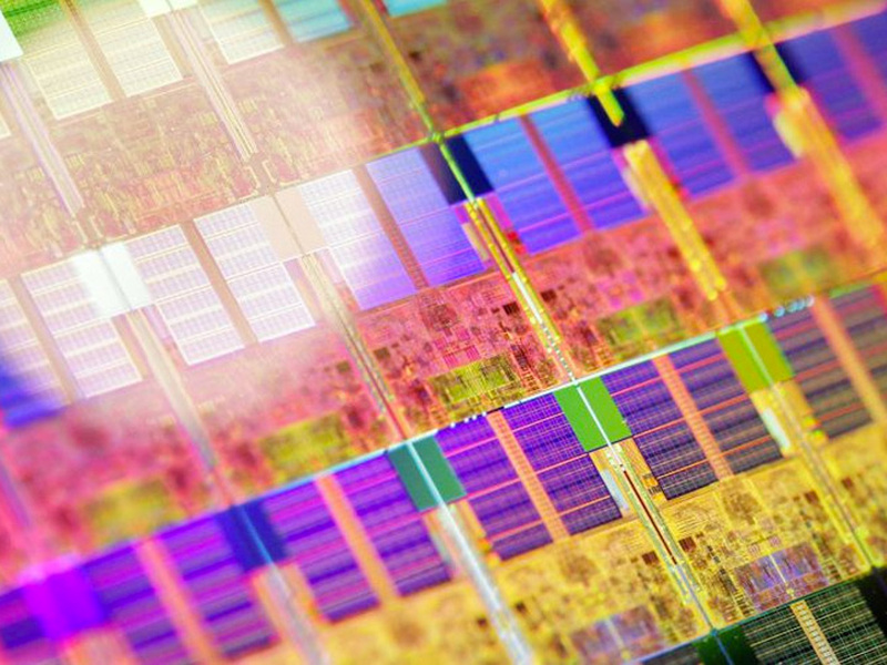 Новая технология Intel в тысячу раз быстрее флеш-памяти