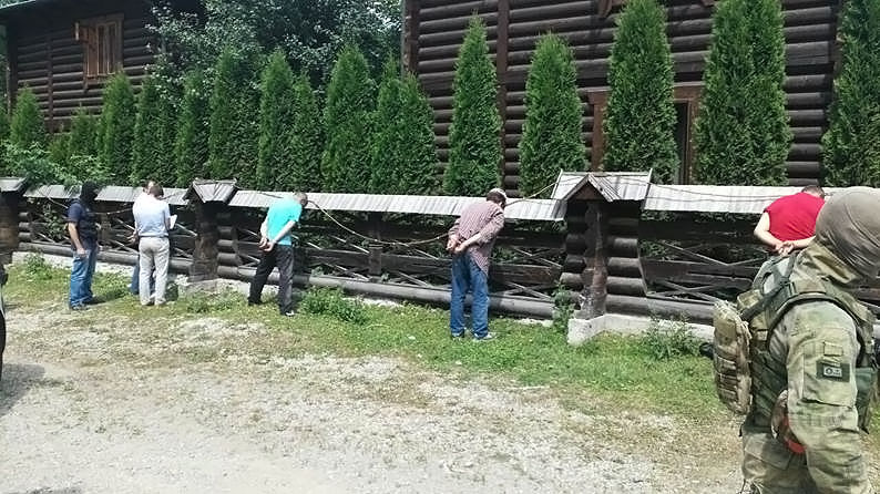 На Украине контрабандисты пытались переправить уран в банке из-под чипсов
