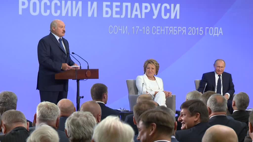 Путин поинтересовался у Лукашенко, зачем он разбавляет молоко