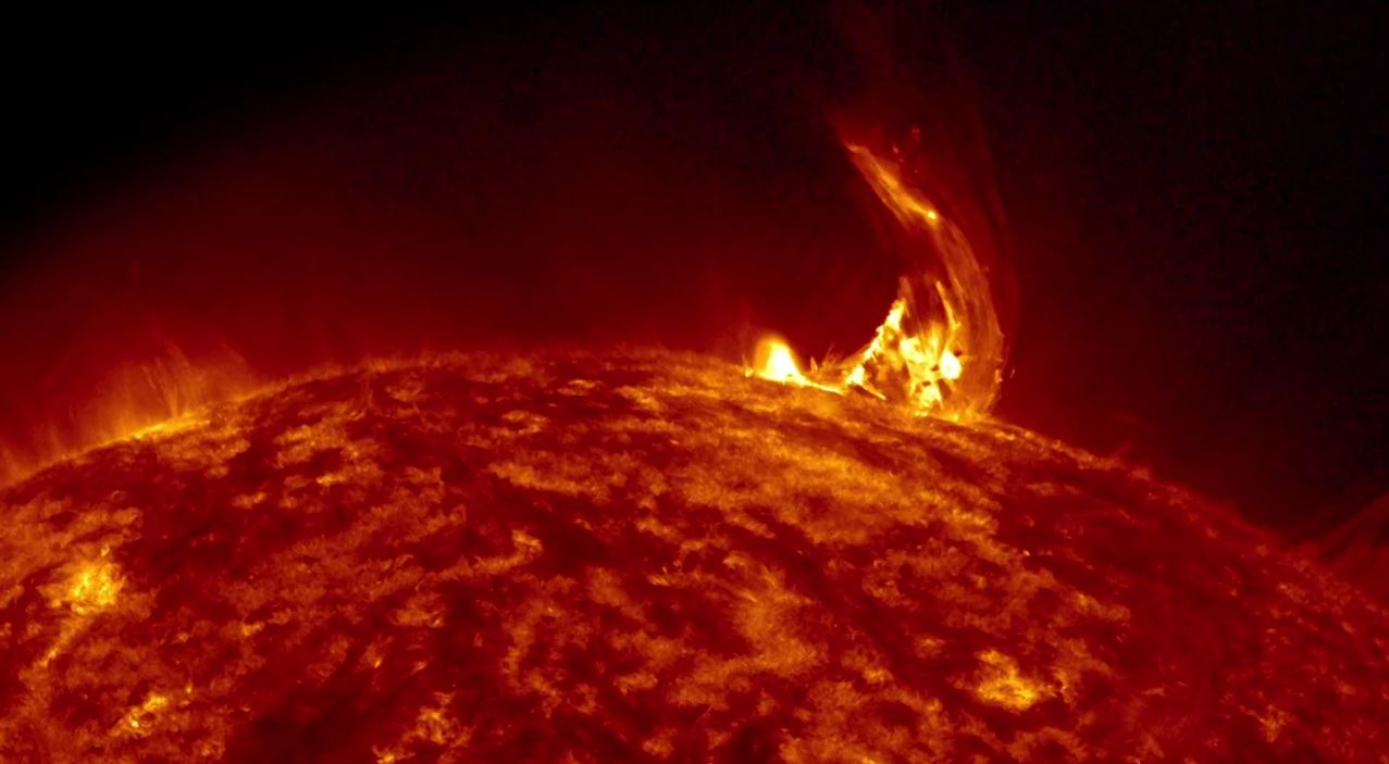 NASA показало "плевок Сатаны" на Солнце. Видео