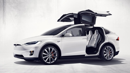 Tesla сделала еще один шаг к автопилоту на своих моделях